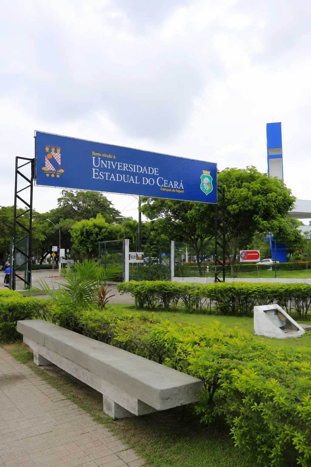 UECE (Imagem: IA)